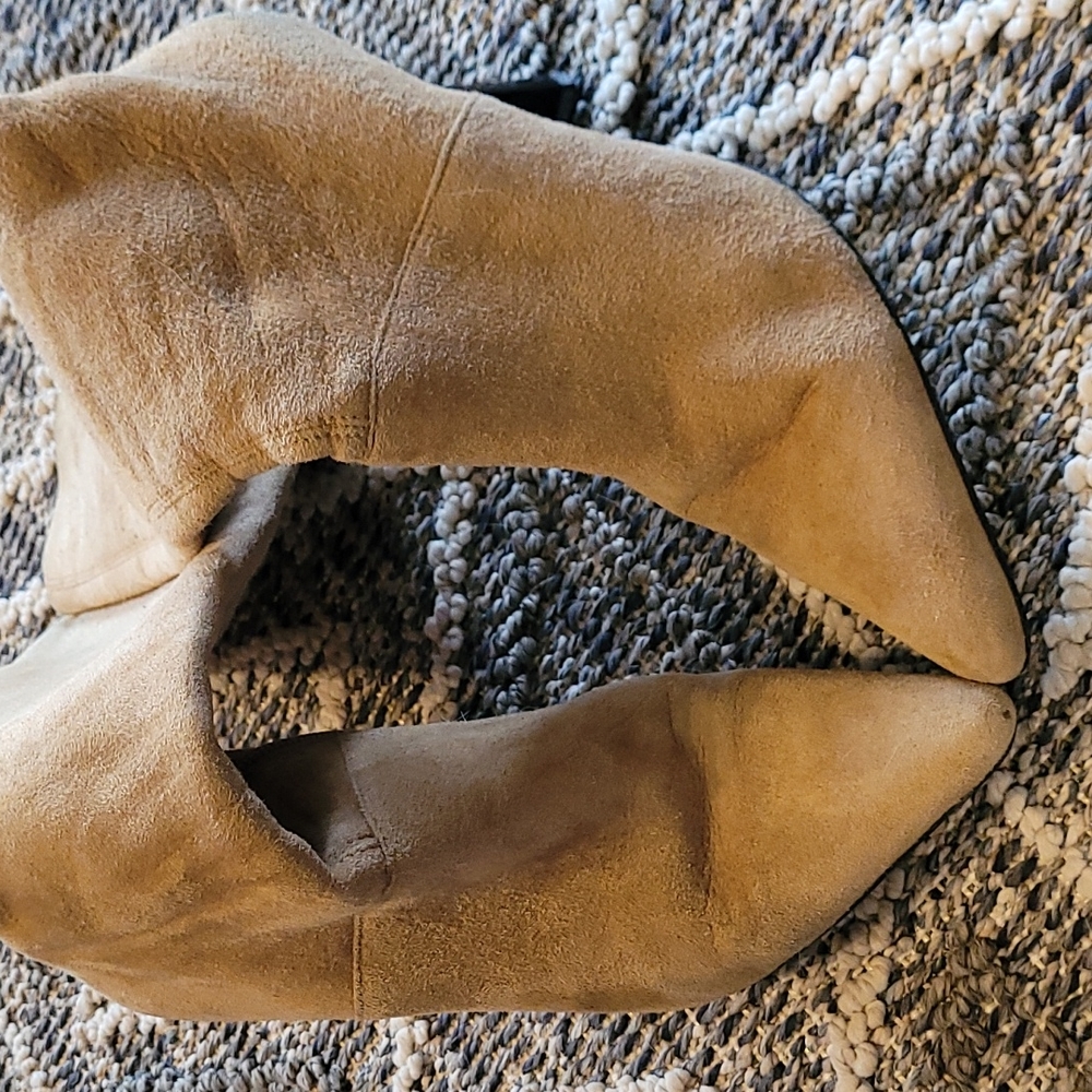 Suede boots